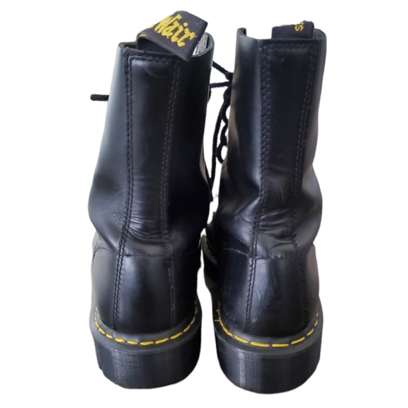 *SOLD* Black Dr Martens Boots - Picture 4 of 7
